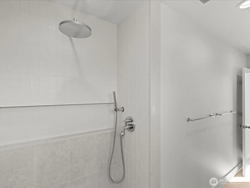 Property photo for 4328 Woodlawn Avenue N #a, Seattle photo 14