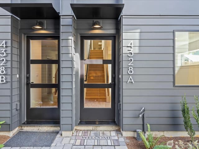 Property photo for 4328 Woodlawn Avenue N #a, Seattle photo 2