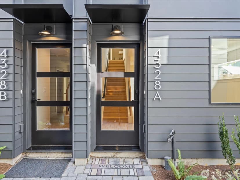 Property photo for 4328 Woodlawn Avenue N #a, Seattle photo 2