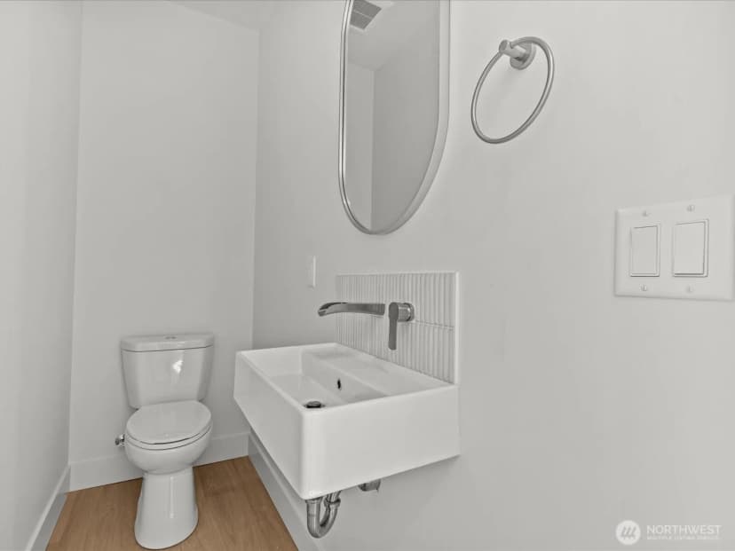 Property photo for 4328 Woodlawn Avenue N #a, Seattle photo 8