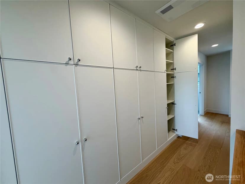 Property photo for 4328 Woodlawn Avenue N #a, Seattle photo 10