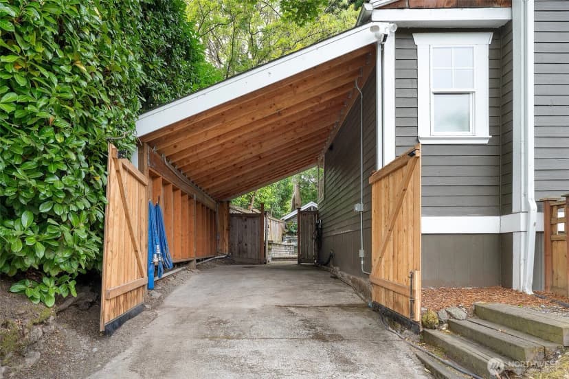 Property photo for 5728 Woodlawn Avenue N, Seattle photo 36