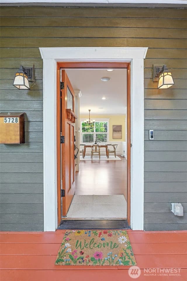 Property photo for 5728 Woodlawn Avenue N, Seattle photo 4
