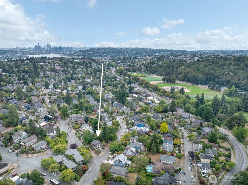 Property photo for 5728 Woodlawn Avenue N, Seattle photo 39