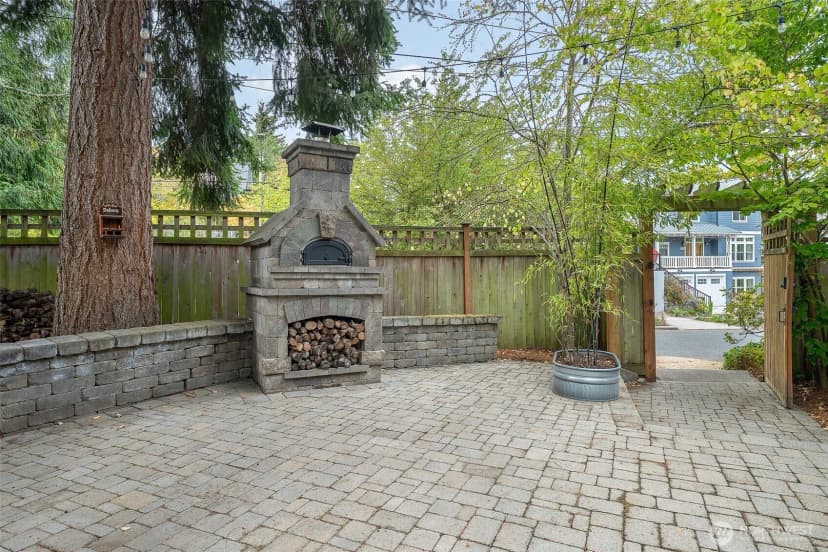Property photo for 5728 Woodlawn Avenue N, Seattle photo 34