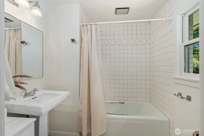 Property photo for 4715 W Roberts Way, Seattle photo 15