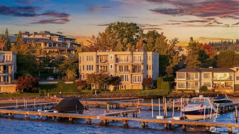 Property photo for 111 Lake Avenue W #202, Kirkland