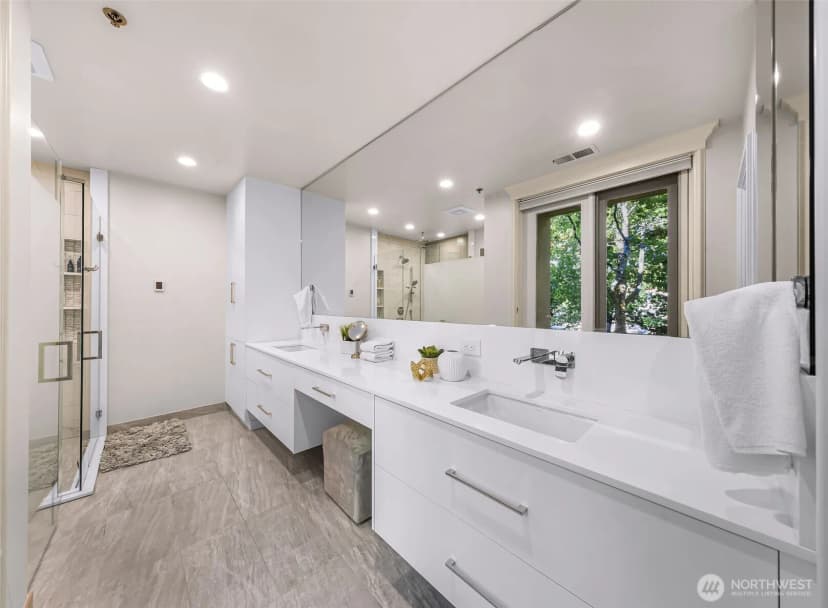 Property photo for 111 Lake Avenue W #202, Kirkland photo 26