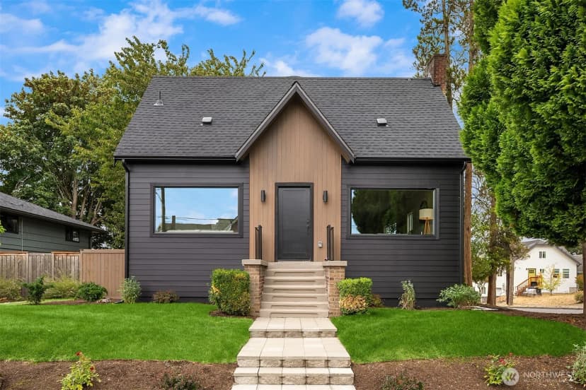 Property photo for 150 24th Avenue, Seattle photo 2