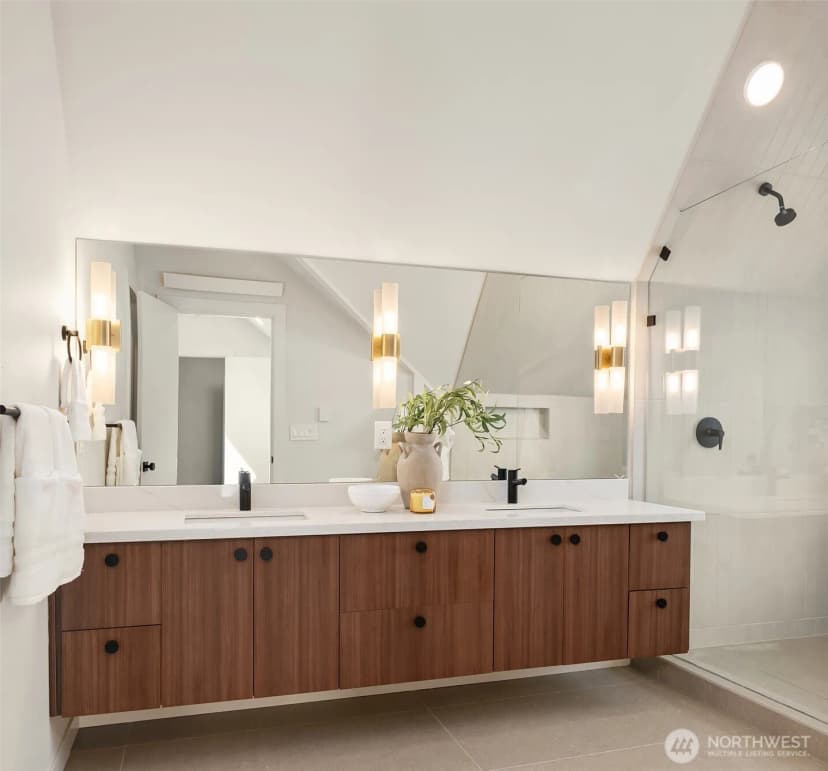 Property photo for 150 24th Avenue, Seattle photo 19