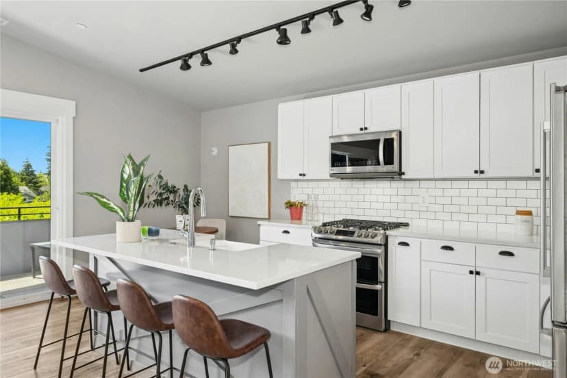 Property photo for 634 + 636 Eleventh Avenue, Kirkland photo 33