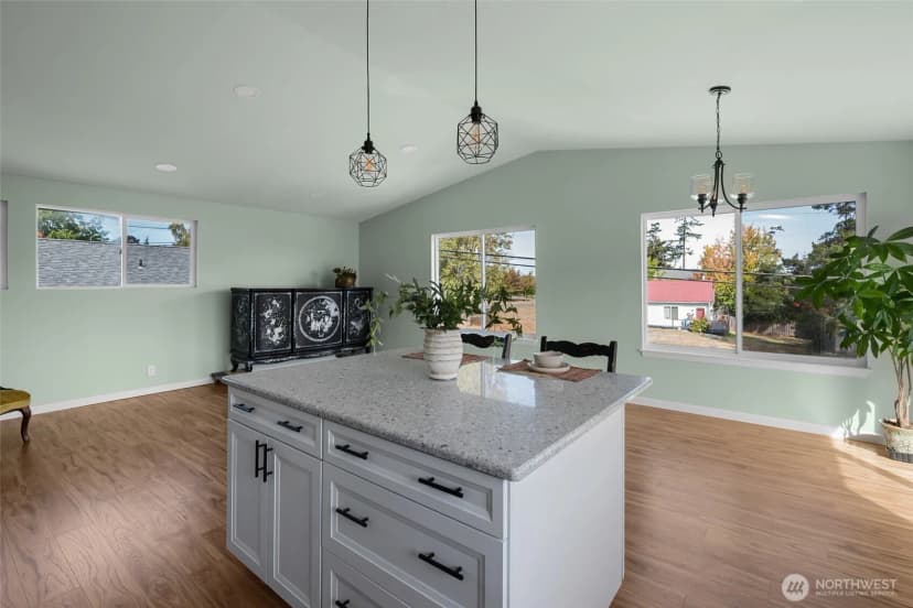 Property photo for 303 Ne 6th Street, Coupeville photo 10