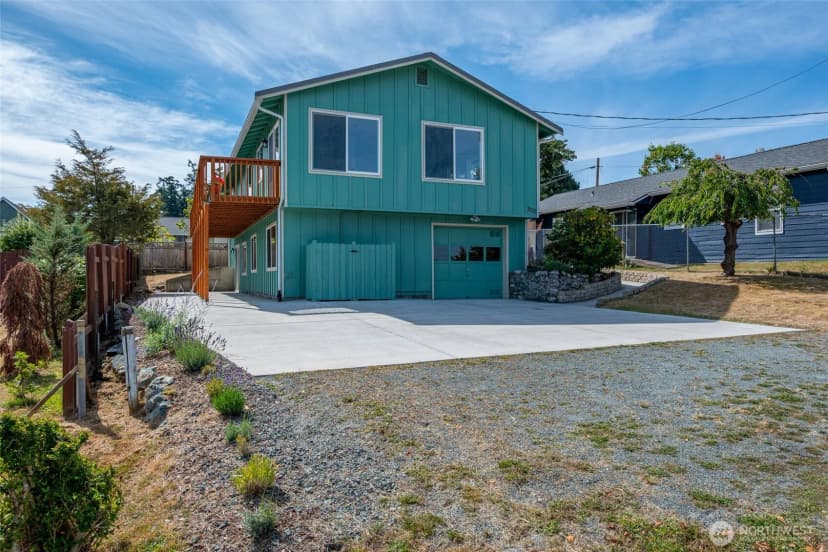 Property photo for 303 Ne 6th Street, Coupeville photo 2
