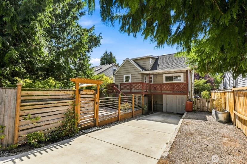 Property photo for 1116 N 76th Street, Seattle photo 3