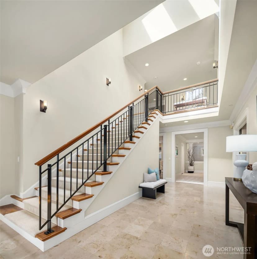 Property photo for 8910 Ne 33rd Street, Yarrow Point photo 4