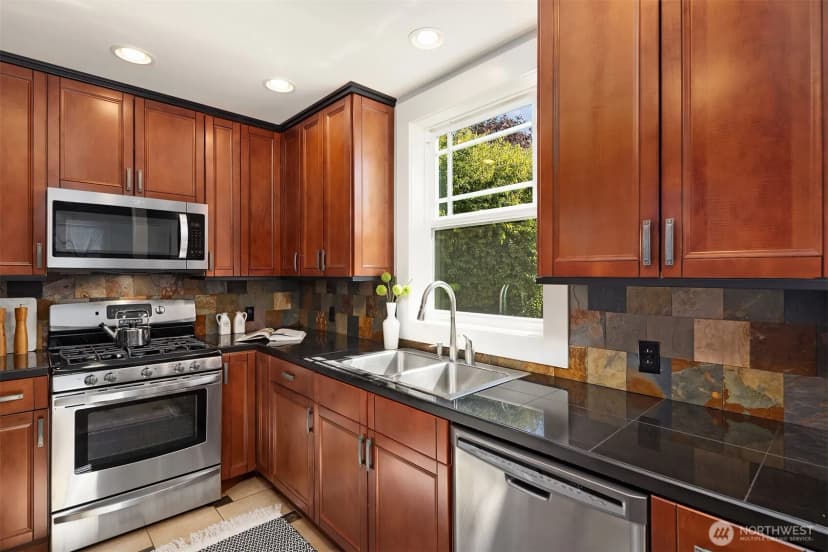 Property photo for 135 Ne 53rd Street, Seattle photo 12