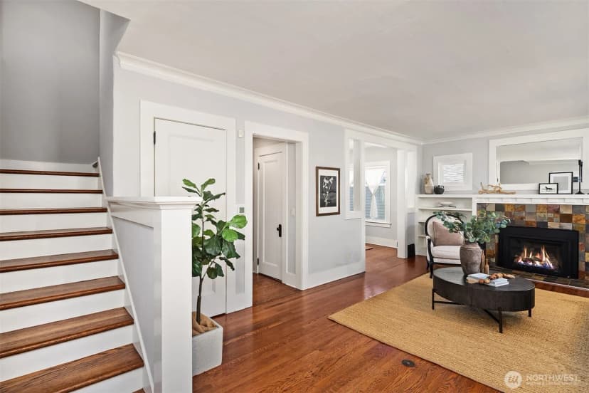 Property photo for 135 Ne 53rd Street, Seattle photo 4