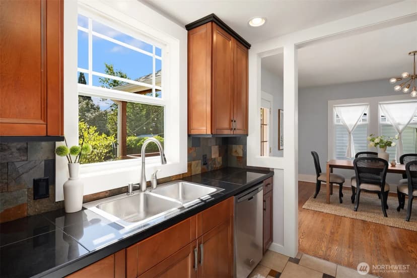 Property photo for 135 Ne 53rd Street, Seattle photo 14