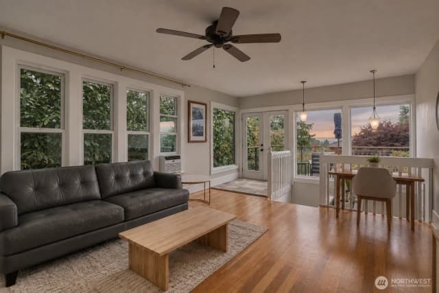 Property photo for 4732 45th Avenue Sw, Seattle photo 4