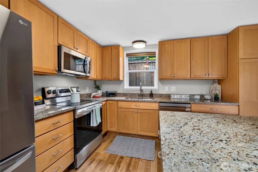 Property photo for 18043 Ashworth Avenue N, Shoreline photo 16