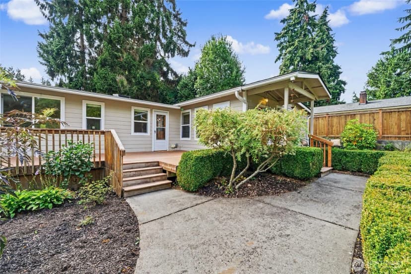 Property photo for 18043 Ashworth Avenue N, Shoreline photo 6