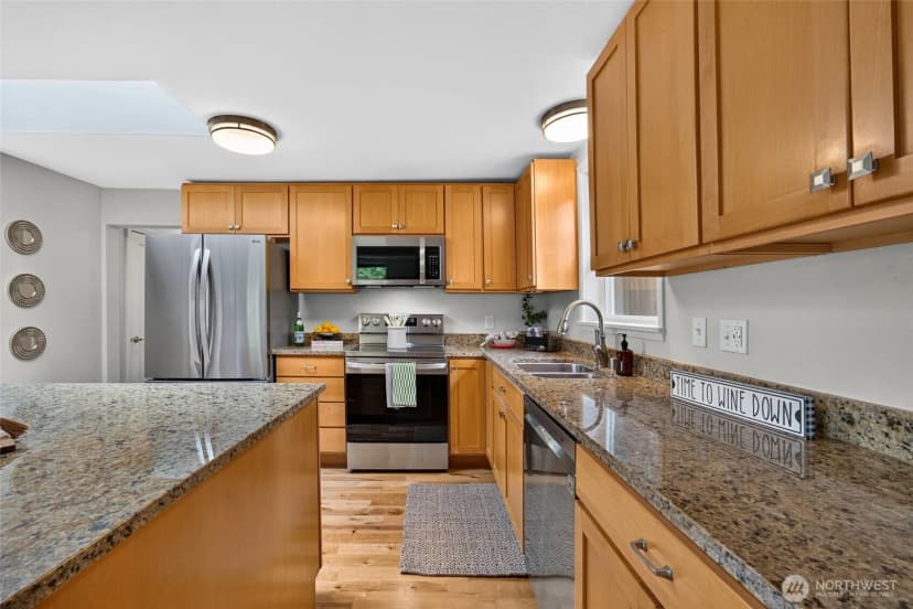 Property photo for 18043 Ashworth Avenue N, Shoreline photo 15