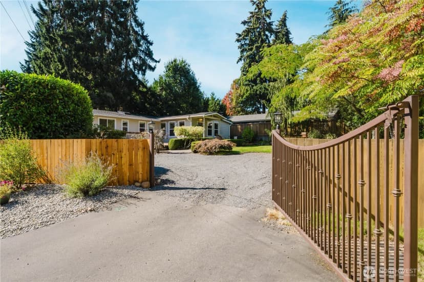 Property photo for 18043 Ashworth Avenue N, Shoreline photo 3