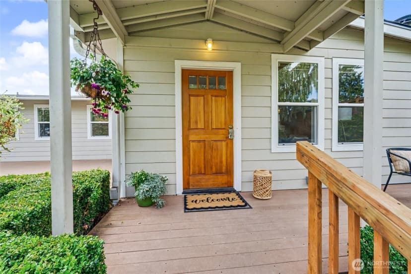 Property photo for 18043 Ashworth Avenue N, Shoreline photo 7