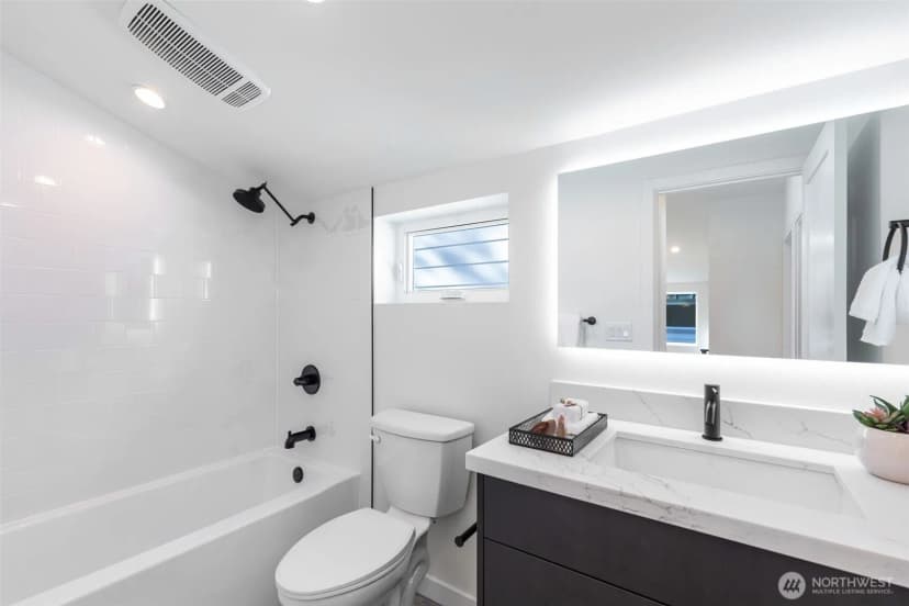 Property photo for 127 N 136th Street, Seattle photo 24