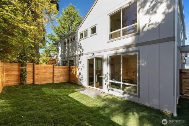 Property photo for 127 N 136th Street, Seattle photo 4