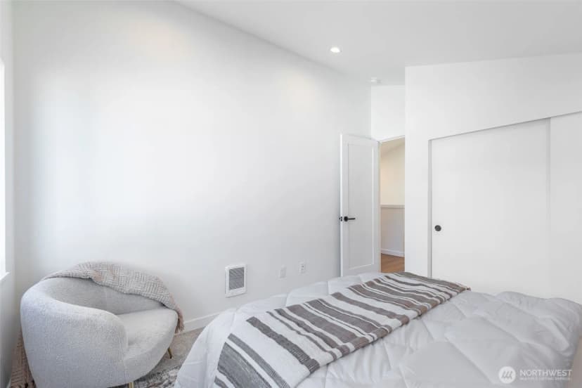 Property photo for 127 N 136th Street, Seattle photo 19