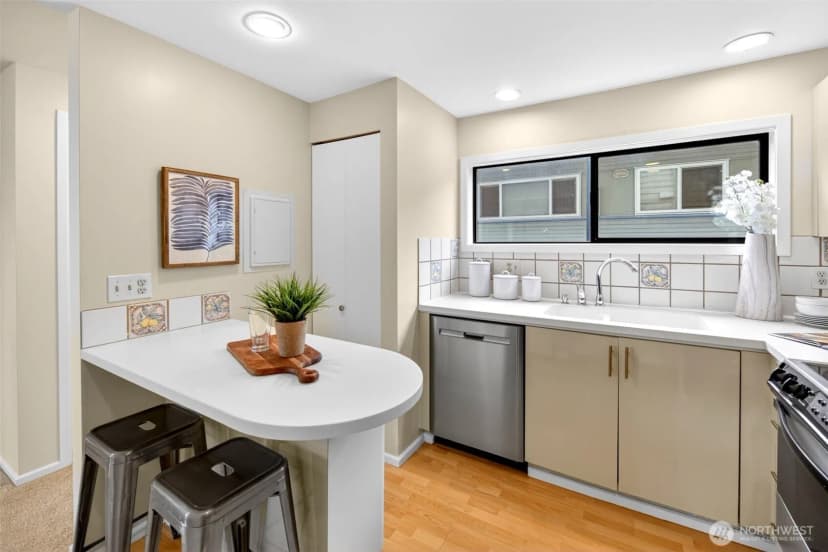 Property photo for 510 Lakeside Avenue S #6, Seattle photo 7