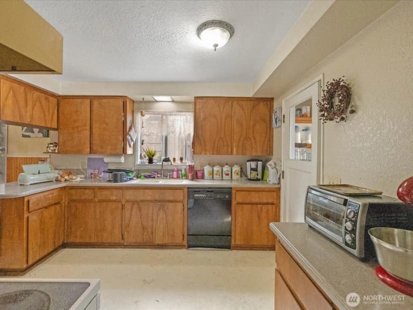 Property photo for 2407 Everett Avenue, Everett photo 16