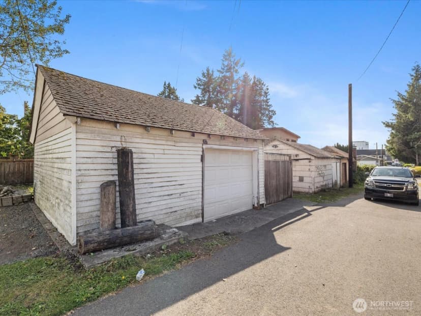 Property photo for 2407 Everett Avenue, Everett photo 28