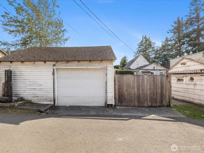 Property photo for 2407 Everett Avenue, Everett photo 2