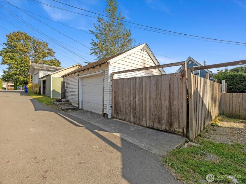 Property photo for 2407 Everett Avenue, Everett photo 4