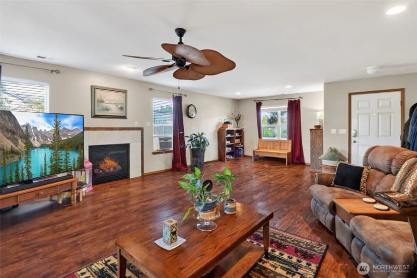 Property photo for 308 Easy Street Se, Rainier photo 3