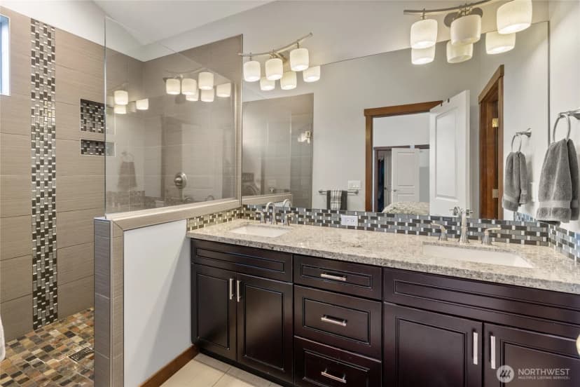 Property photo for 2012 Ne 37th Place, Renton photo 22
