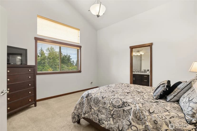 Property photo for 2012 Ne 37th Place, Renton photo 21
