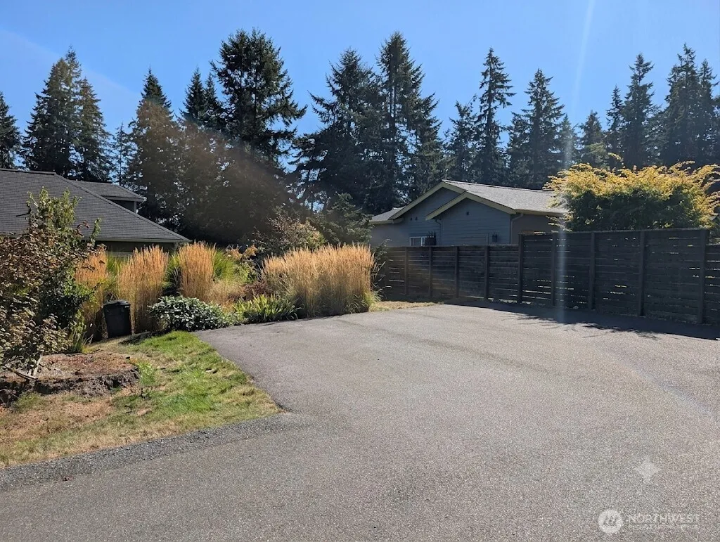 Property photo for 223 Clover Court, Langley photo 28