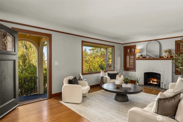 Property photo for 2106 49th Avenue Sw, Seattle photo 5