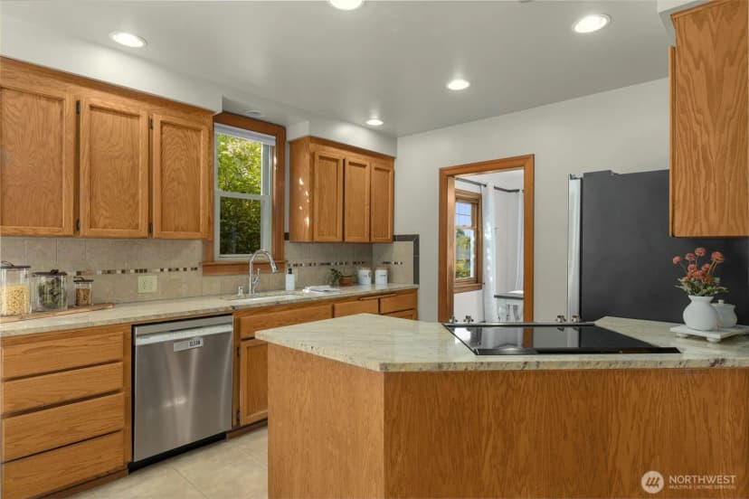 Property photo for 2106 49th Avenue Sw, Seattle photo 15