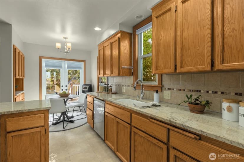 Property photo for 2106 49th Avenue Sw, Seattle photo 13