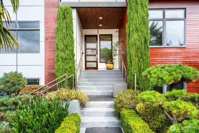 Property photo for 1018 N 37th Street, Renton photo 2
