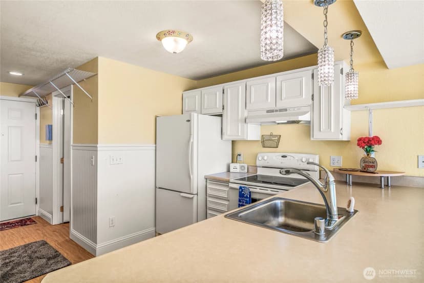 Property photo for 9484 Woodinville-redmond Road Ne #c202, Redmond photo 8