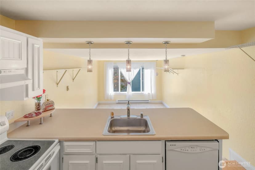 Property photo for 9484 Woodinville-redmond Road Ne #c202, Redmond photo 11