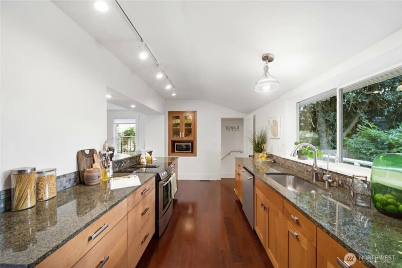 Property photo for 12015 Exeter Avenue Ne, Seattle photo 11