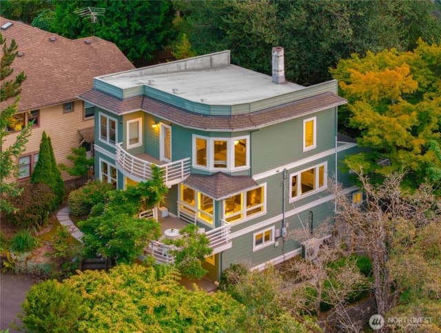 Property photo for 12015 Exeter Avenue Ne, Seattle photo 2