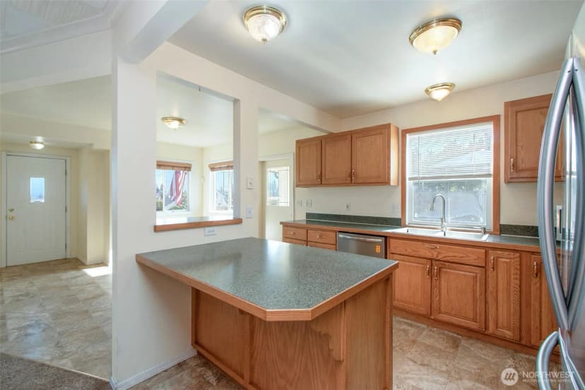 Property photo for 1026 E Sixth Street, Port Angeles photo 9