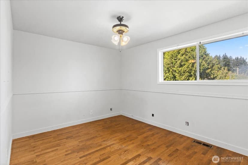 Property photo for 7819 225th Place Sw, Edmonds photo 13